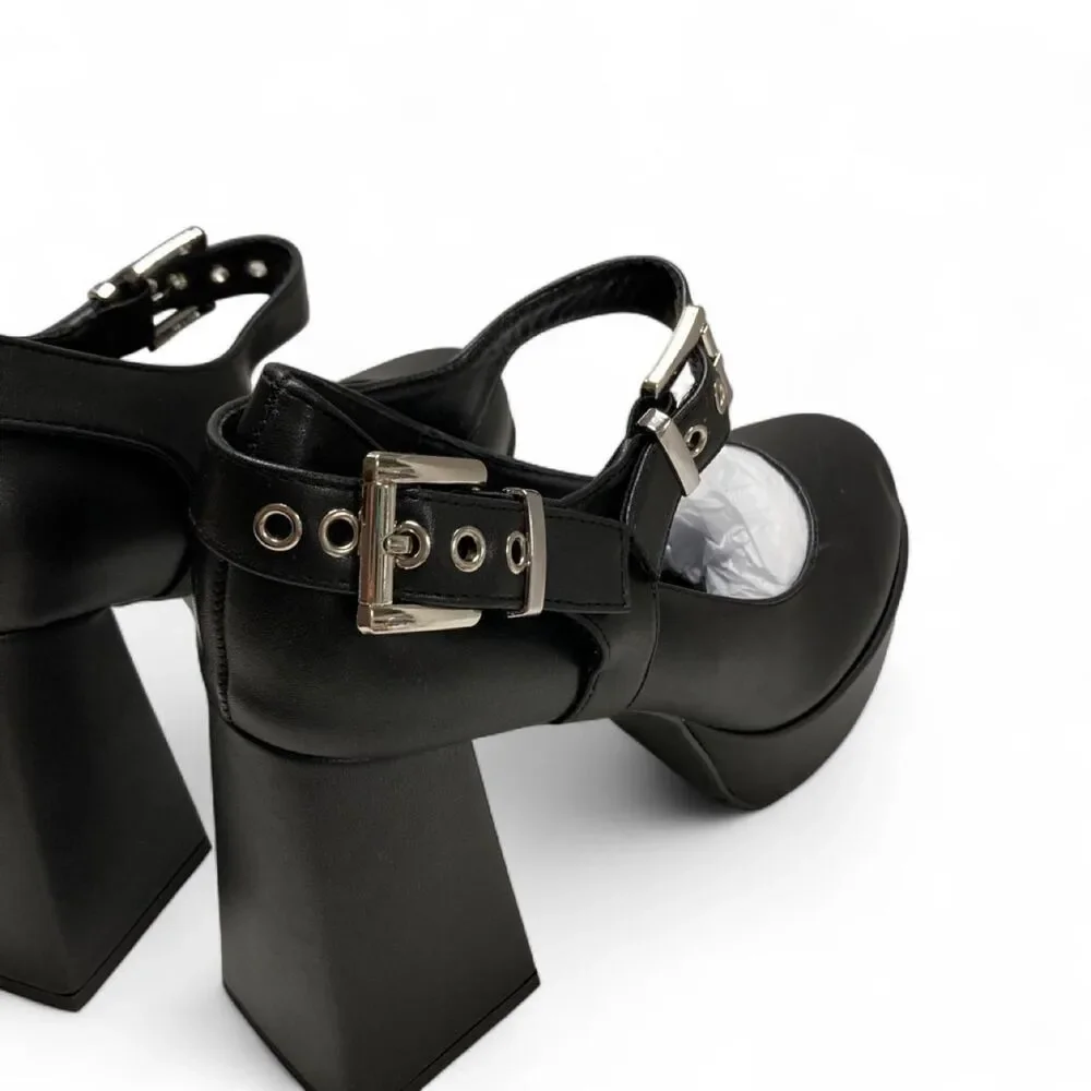 Women's Black Courts